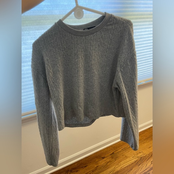 Zara Sweaters - Never worn sweater